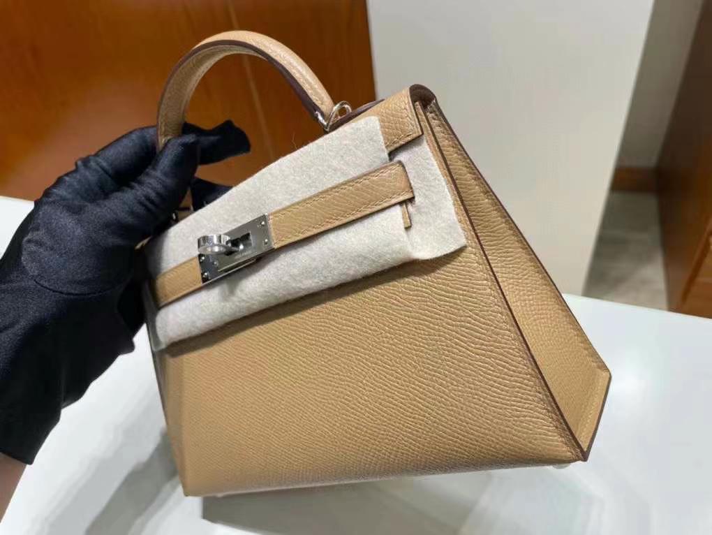 Hermès（爱马仕）mini Kelly 迷你凯莉 Epsom 0M 奶茶色 银扣 19cm