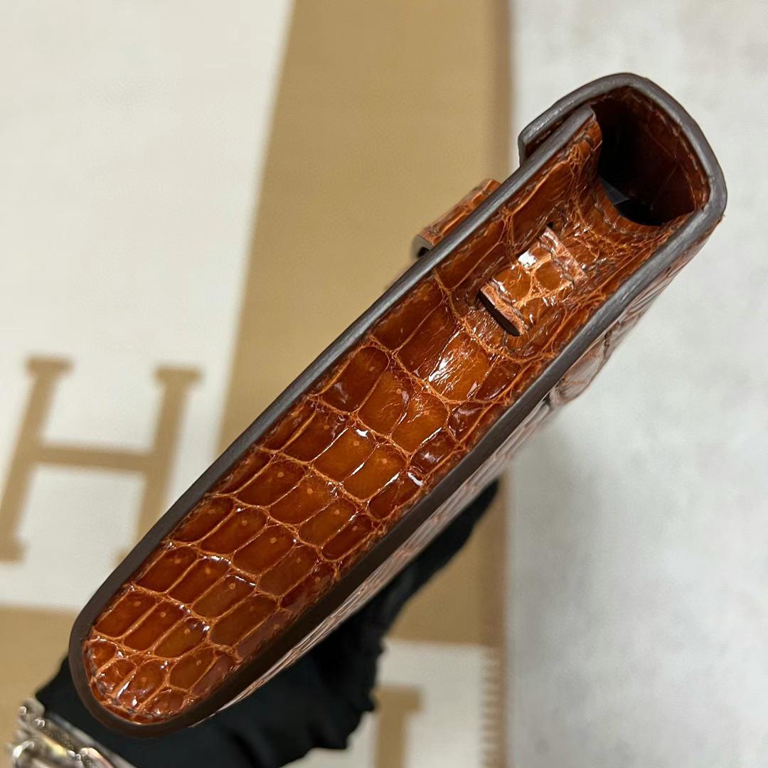 Hermès（爱马仕）Kelly cut 亮面倒v澳洲湾鳄 cc33 蜜糖棕 银扣 全手工蜡线缝制 phw 31cm