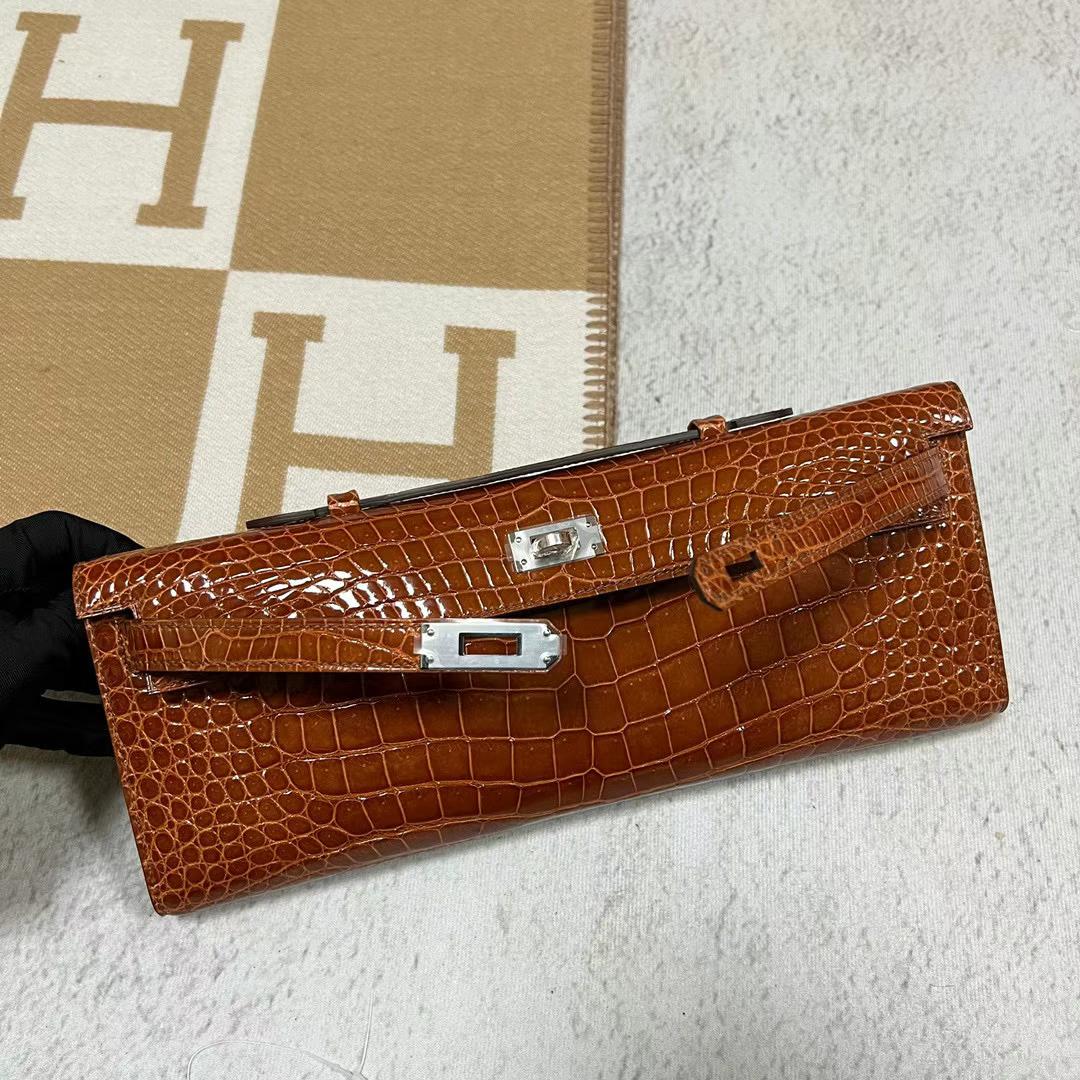 Hermès（爱马仕）Kelly cut 亮面倒v澳洲湾鳄 cc33 蜜糖棕 银扣 全手工蜡线缝制 phw 31cm