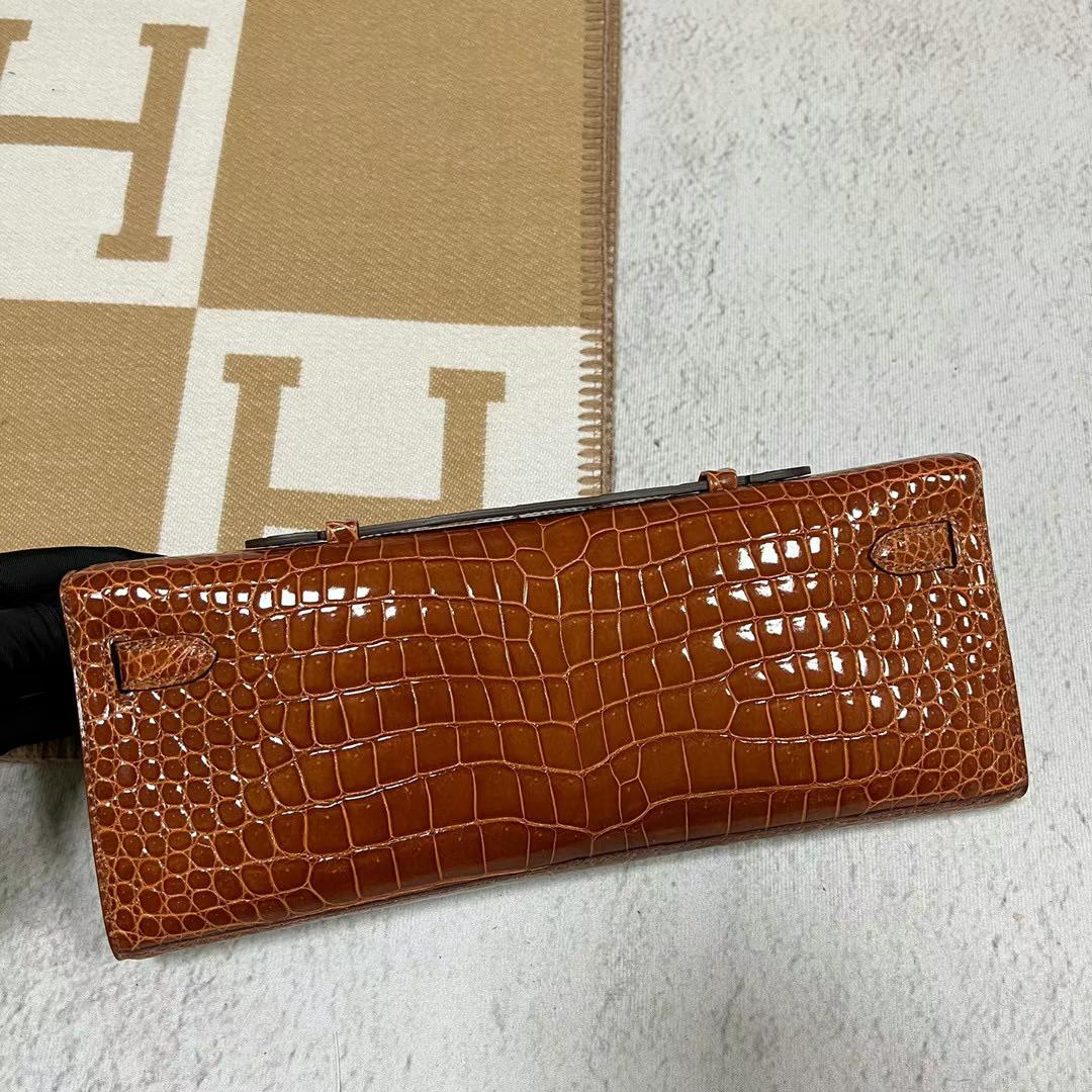 Hermès（爱马仕）Kelly cut 亮面倒v澳洲湾鳄 cc33 蜜糖棕 银扣 全手工蜡线缝制 phw 31cm