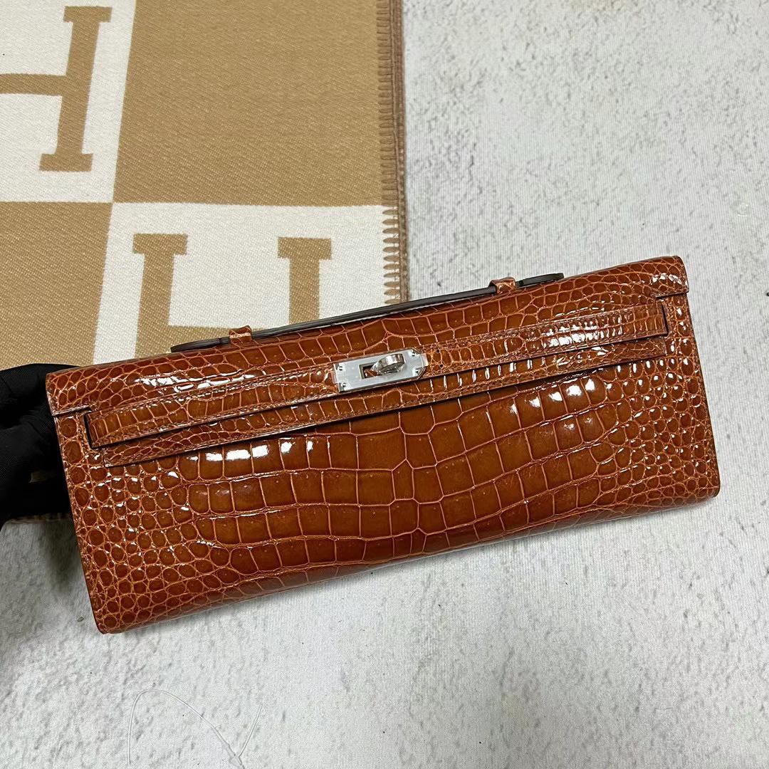 Hermès（爱马仕）Kelly cut 亮面倒v澳洲湾鳄 cc33 蜜糖棕 银扣 全手工蜡线缝制 phw 31cm
