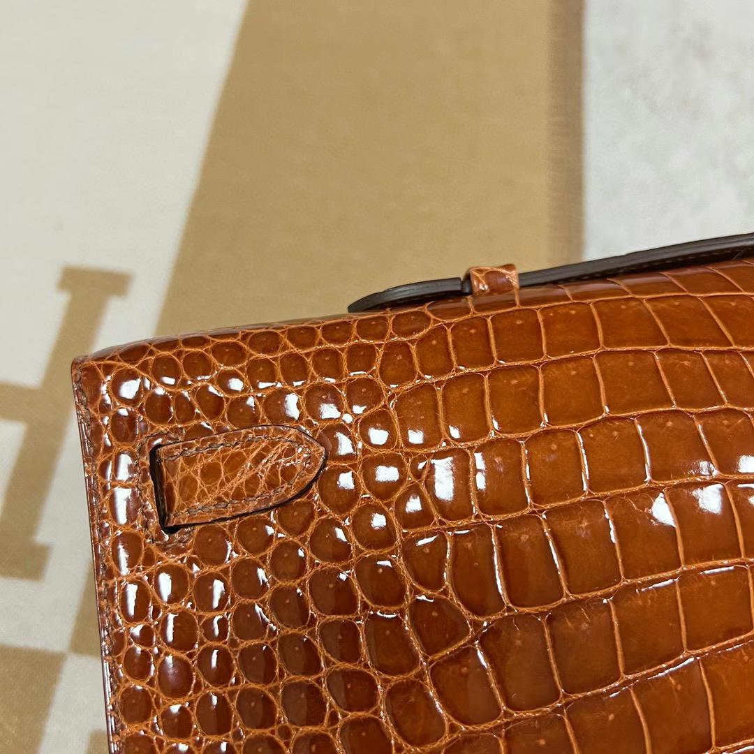 Hermès（爱马仕）Kelly cut 亮面倒v澳洲湾鳄 cc33 蜜糖棕 银扣 全手工蜡线缝制 phw 31cm