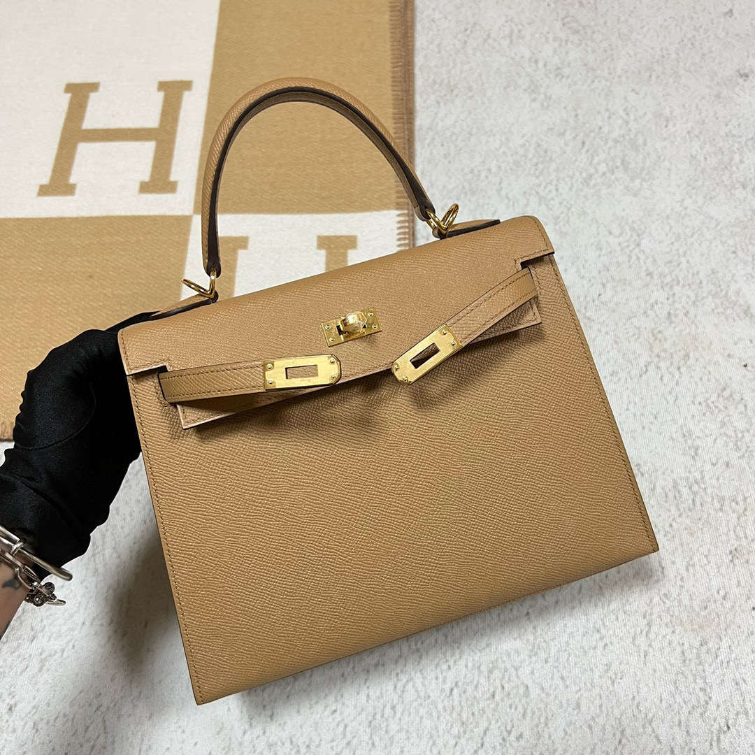 Hermès（爱马仕）Kelly 凯莉包 Epsom 0M 奶茶色 金扣 25cm