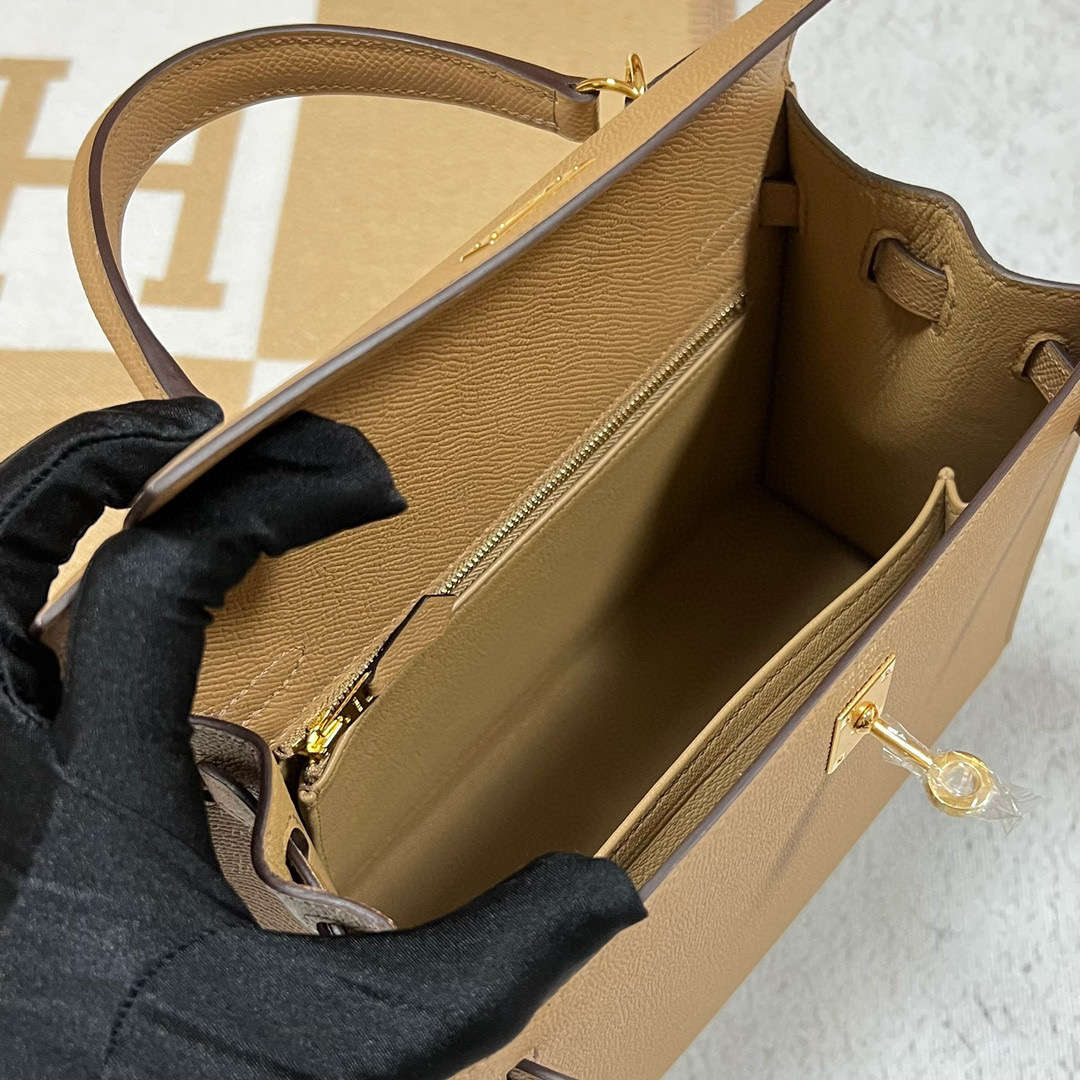 Hermès（爱马仕）Kelly 凯莉包 Epsom 0M 奶茶色 金扣 25cm