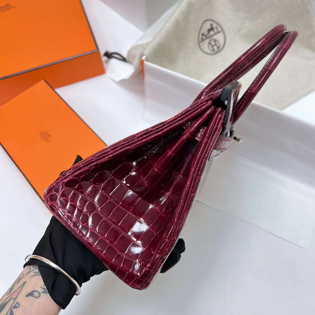Hermès（爱马仕）Birkin 铂金包 亮面尼罗鳄鱼 Shiny Nilo Crocodile（御用原装进口Hcp鳄鱼皮）Ck57 波尔多酒红 银扣 25cm 全手工缝制 Phw