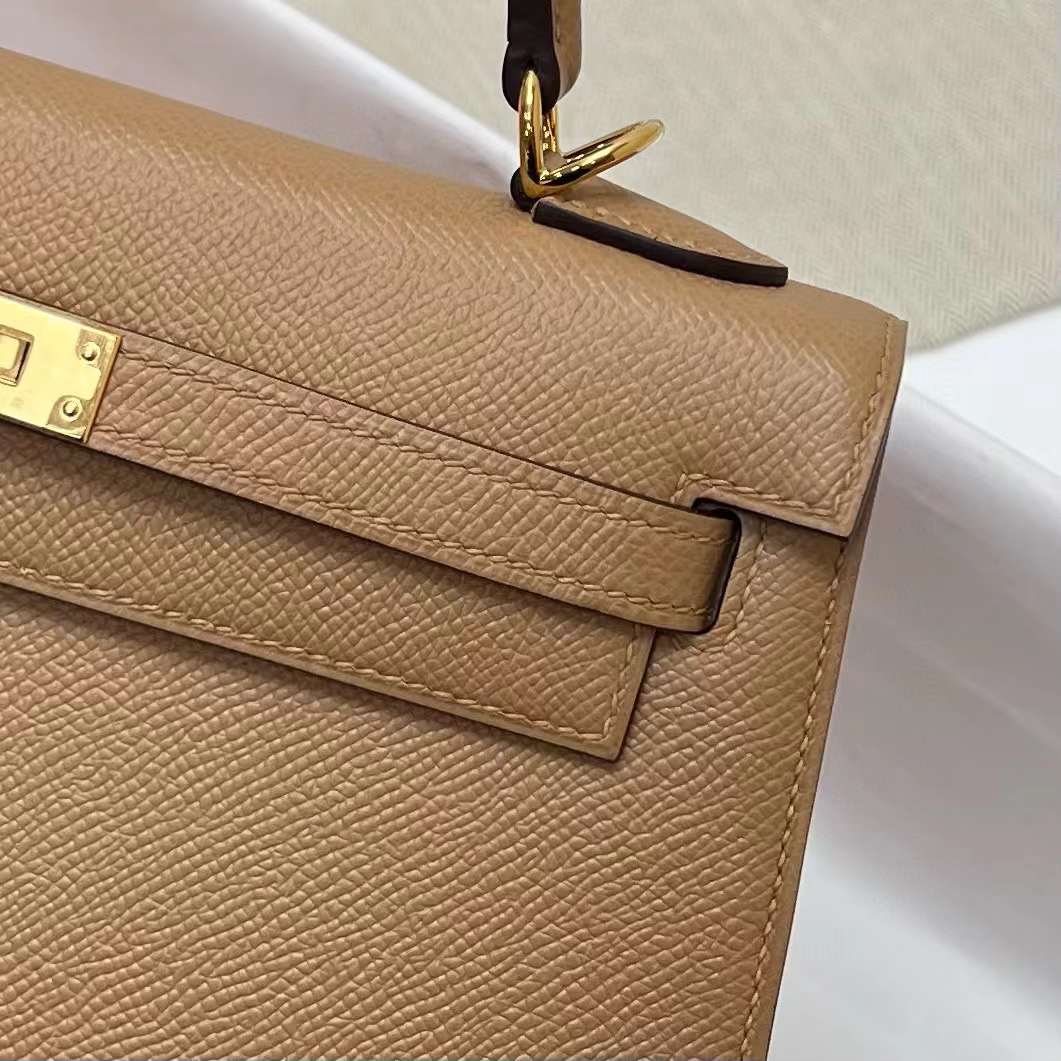 Hermès（爱马仕）Kelly 凯莉包 Epsom 0M 奶茶色 金扣 25cm 全手工蜡线缝制 Ghw