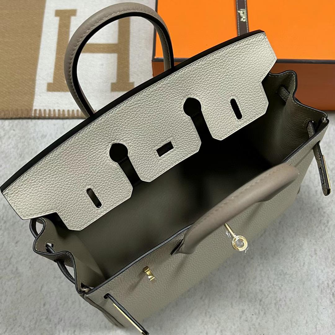 Hermès（爱马仕）Birkin 铂金包 Togo皮 Ck10 奶昔白 拼 Ck81 斑鸠灰 拉丝金扣 25cm 全手工蜡线缝制 Mghw