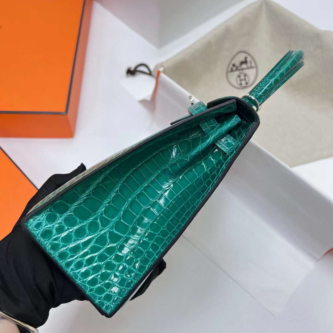 Hermès（爱马仕）Kelly 凯莉包 亮面美洲鳄鱼 shiny alligator crocodile O6 帝王绿 银扣 25cm 全手工缝制 Phw