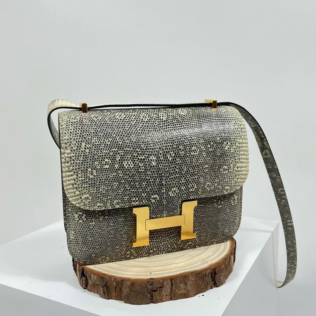 Hermès（爱马仕）Constance 空姐包 Lizard 亮面蜥蜴皮 01 自然色 雪花色 全手工蜡线缝制 金扣 19cm