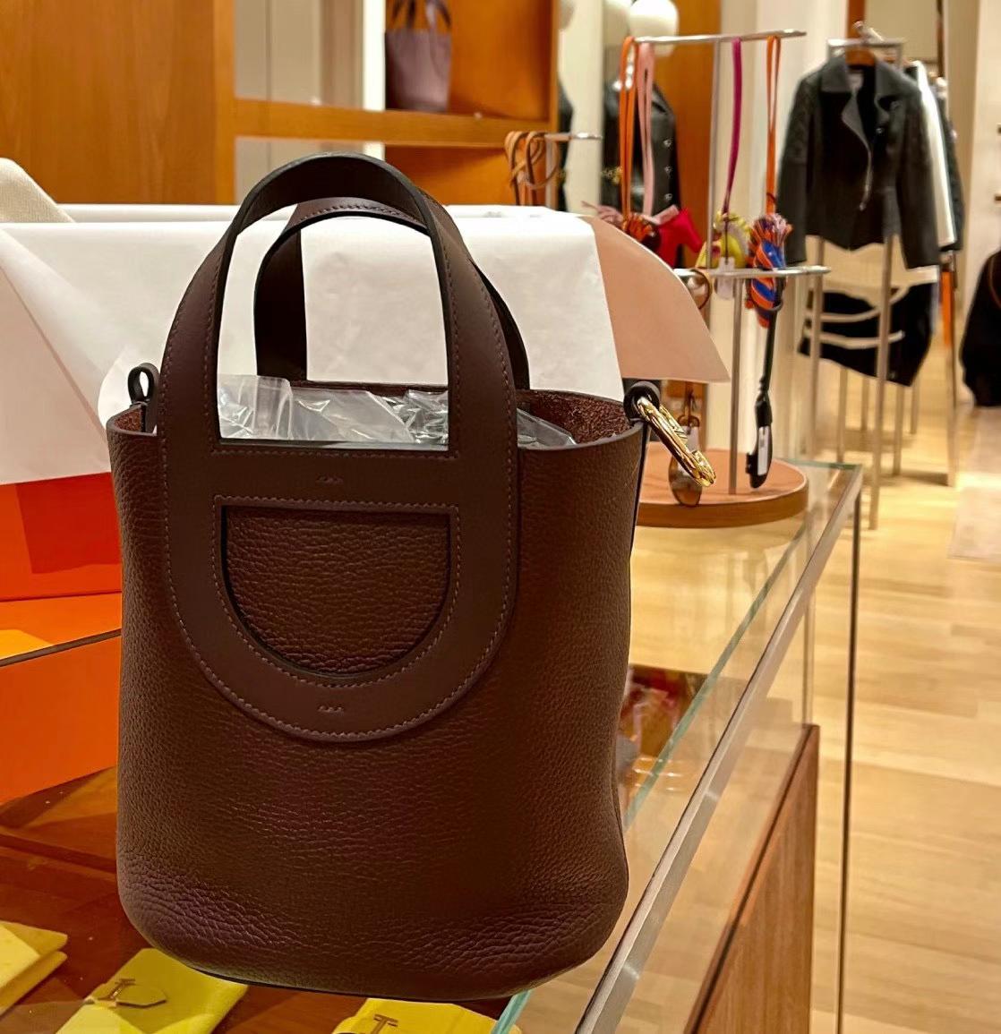Hermès（爱马仕）新品 New In-the-loop 猪鼻子菜篮子 Togo 0G 马鞍红 金扣 18cm
