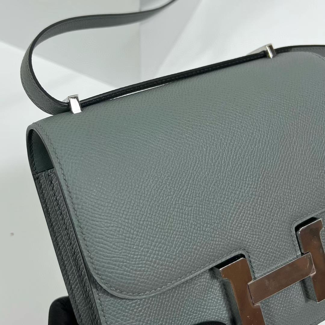 Hermès（爱马仕）Constance 空姐包 Epsom Cc63 杏绿色 全手工蜡线缝制 银扣 PHW 19cm