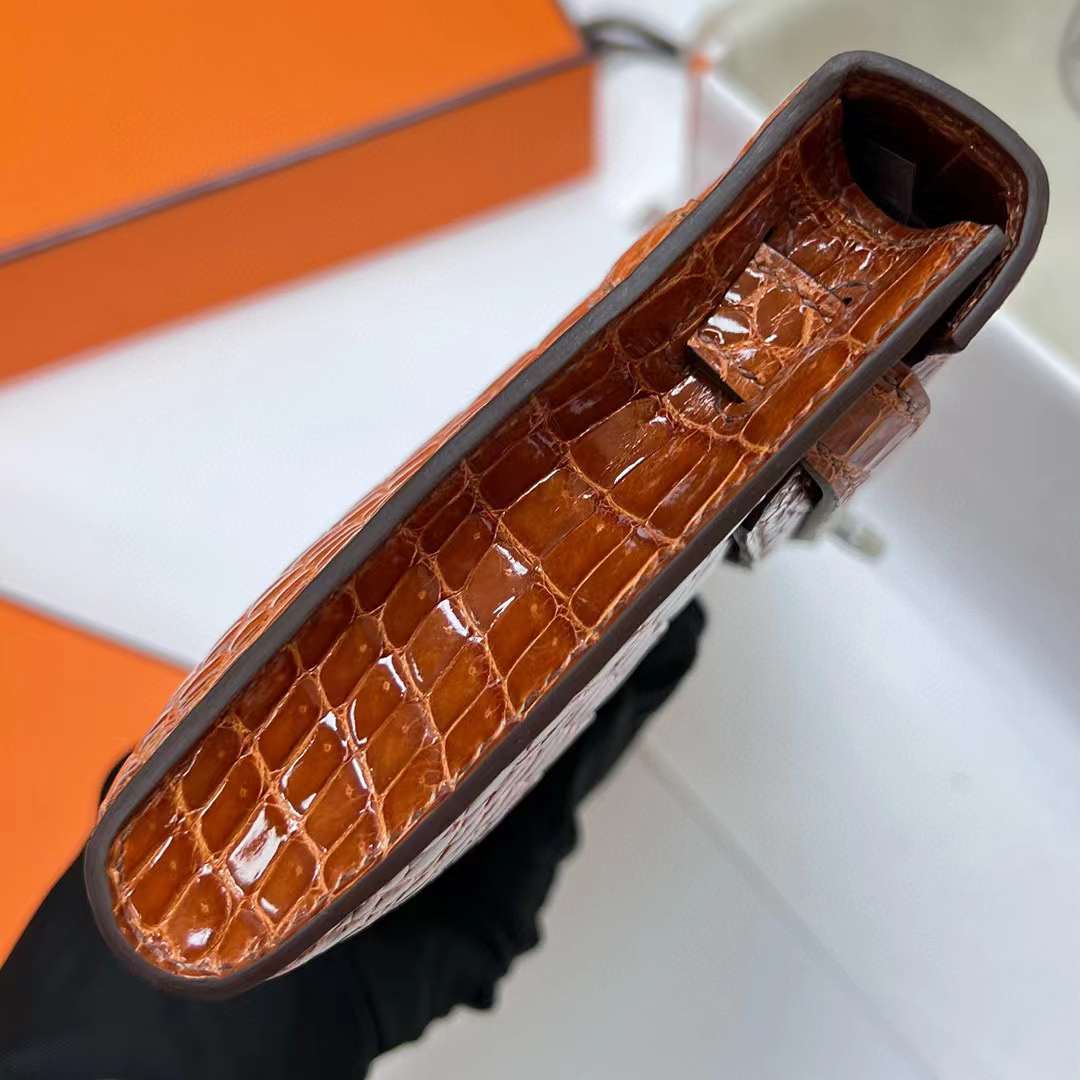 Hermès（爱马仕）Kelly cut 亮面倒v澳洲湾鳄 shiny porosus crocodile Ck31 蜜糖棕 银扣 31cm 全手工蜡线缝制