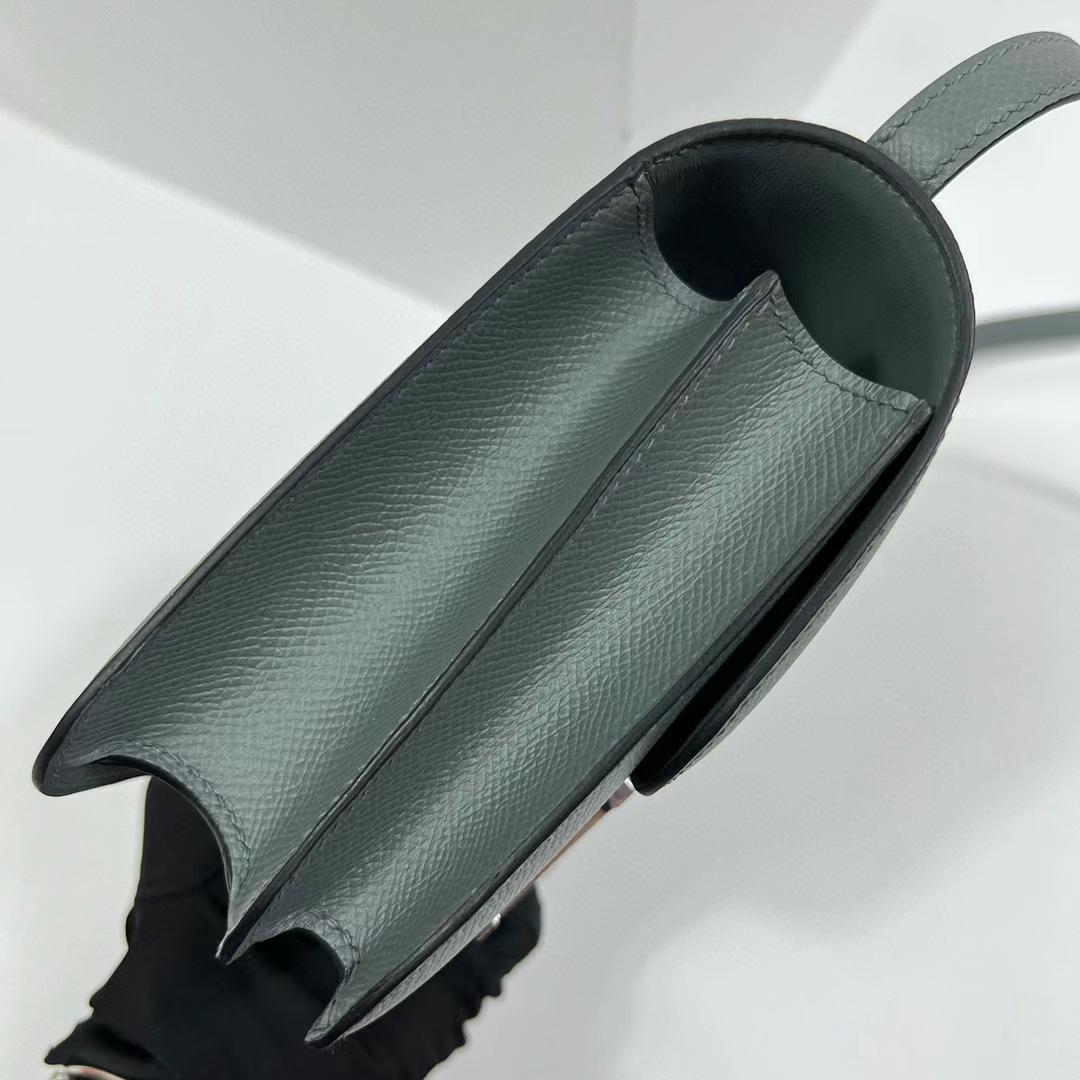 Hermès（爱马仕）Constance 空姐包 Epsom Cc63 杏绿色 全手工蜡线缝制 银扣 PHW 19cm