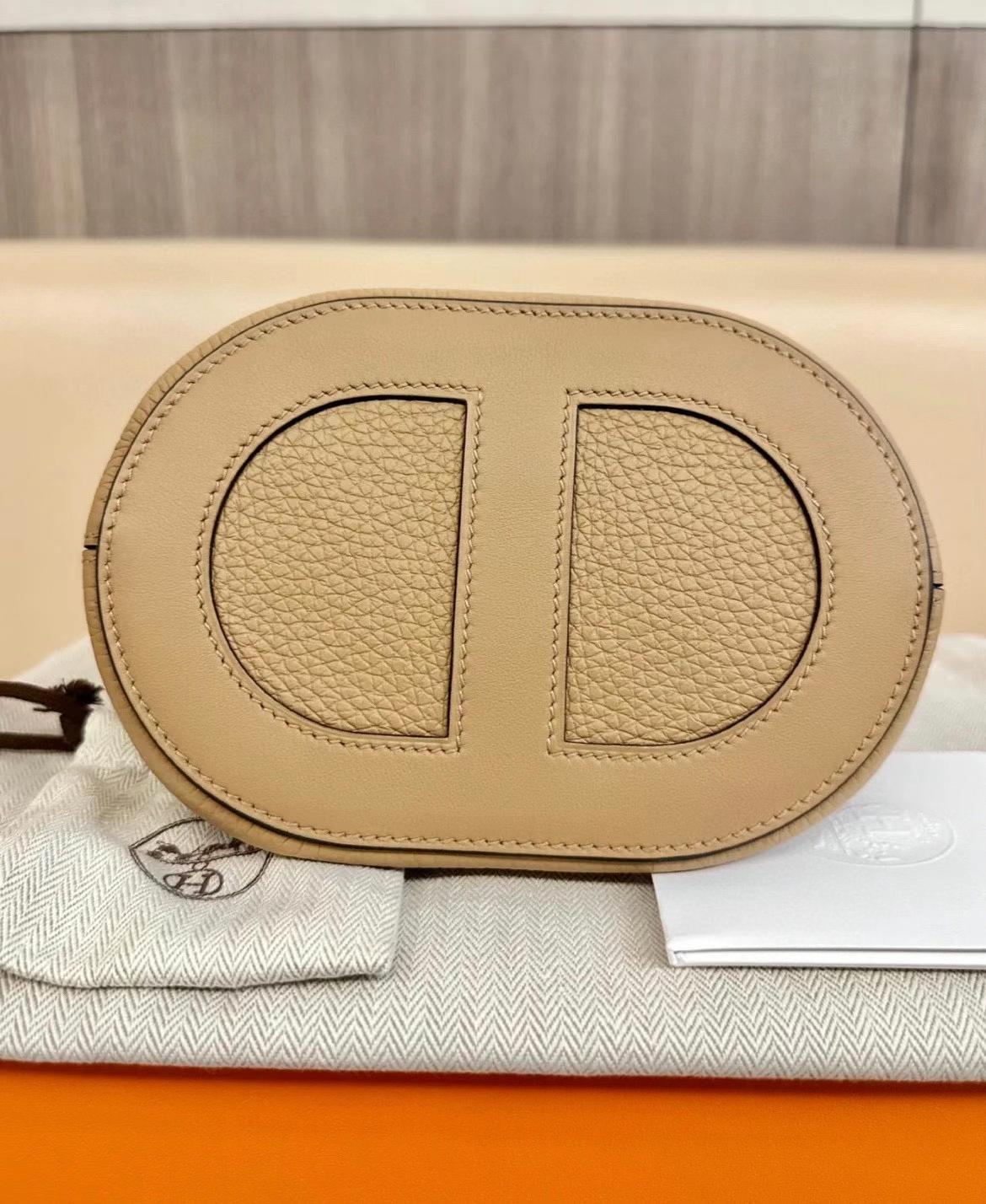 Hermès（爱马仕）新品 New In-the-loop 猪鼻子菜篮子 Togo 0M 奶茶色 银扣 18cm