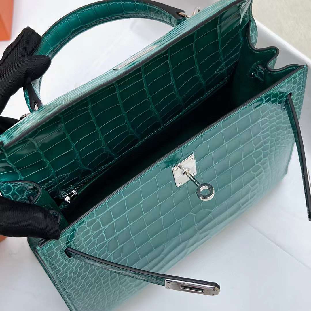 Hermès（爱马仕）Kelly 凯莉包 亮面美洲鳄鱼 shiny alligator crocodile O6 帝王绿 银扣 25cm 全手工缝制 Phw