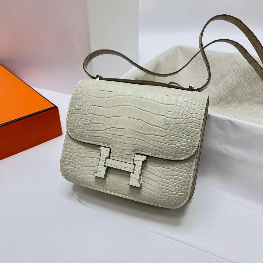 Hermès（爱马仕）Constance 空姐包 雾面美洲鳄鱼 matte alligator crocodile 8L 奶油白 鳄鱼扣 19cm 全手工蜡线缝制