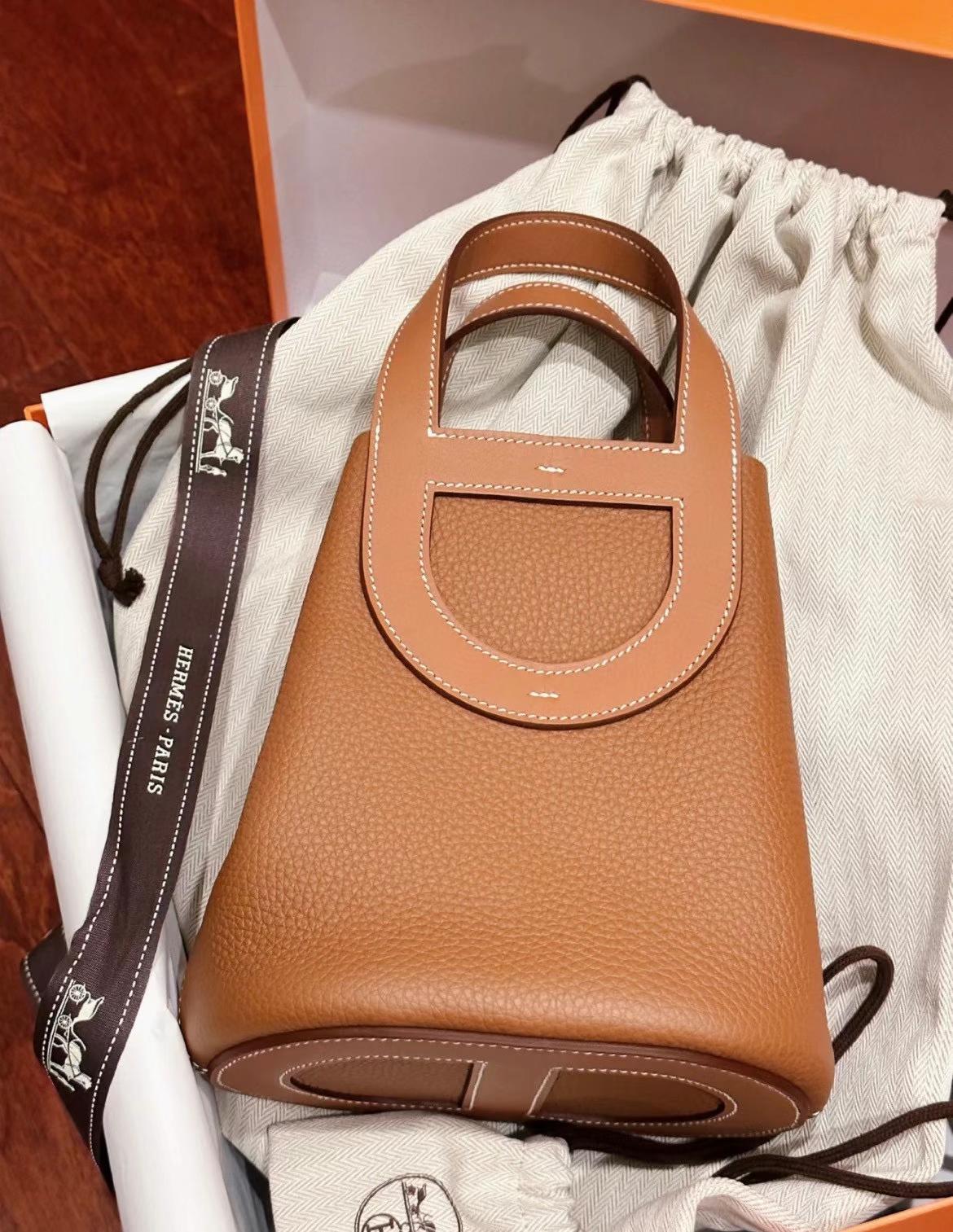 Hermès（爱马仕）新品 New In-the-loop 猪鼻子菜篮子 Togo 金棕色 银扣 18cm