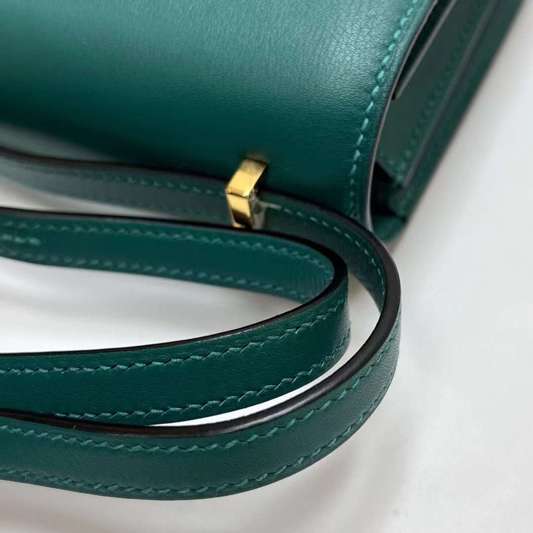Hermès（爱马仕）Constance 空姐包 Swift Z6 孔雀绿 金扣 19cm 全手工蜡线缝制 ghw