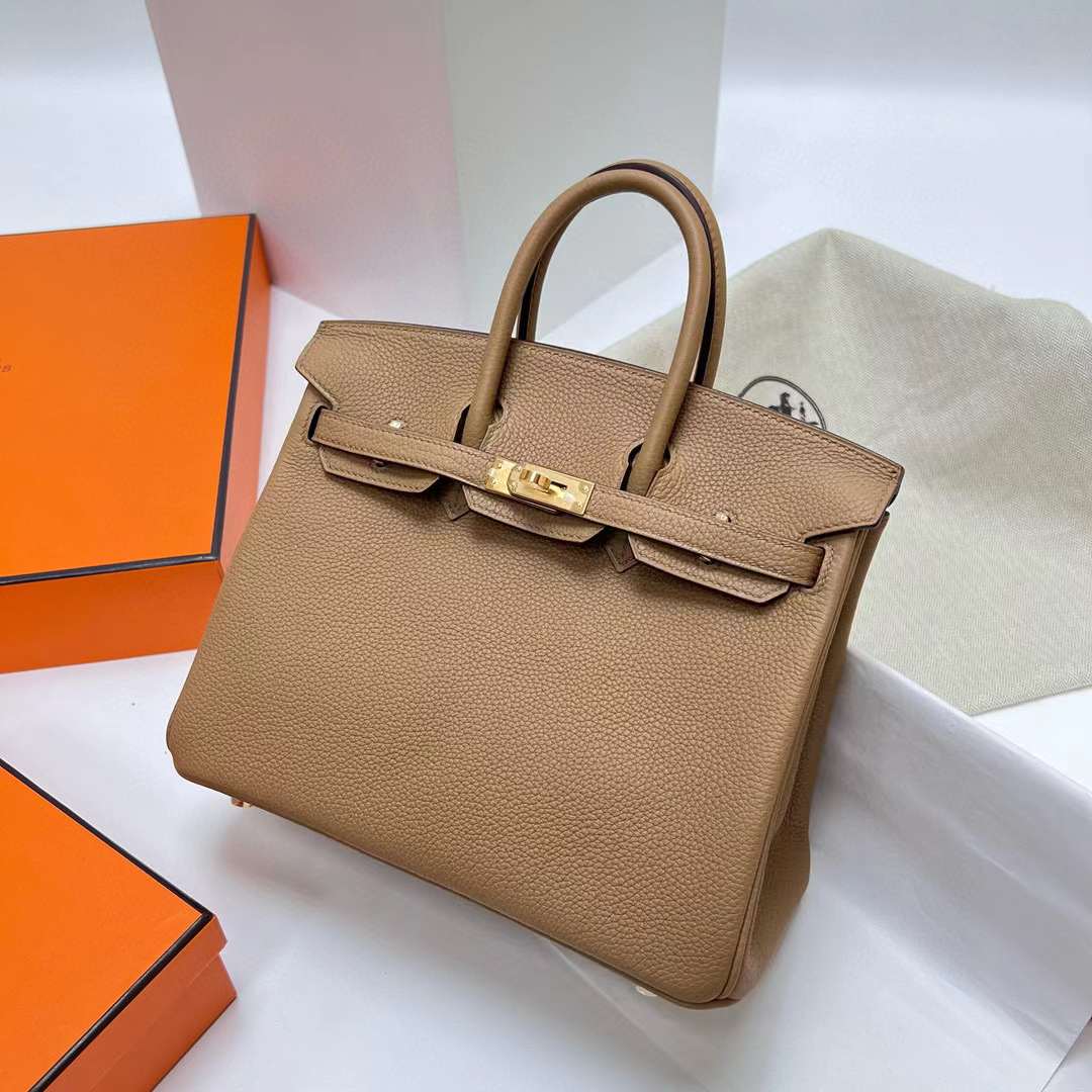Hermès（爱马仕）Birkin 铂金包 Togo 0M 奶茶色 金扣 25cm 全手工蜡线缝制 Ghw