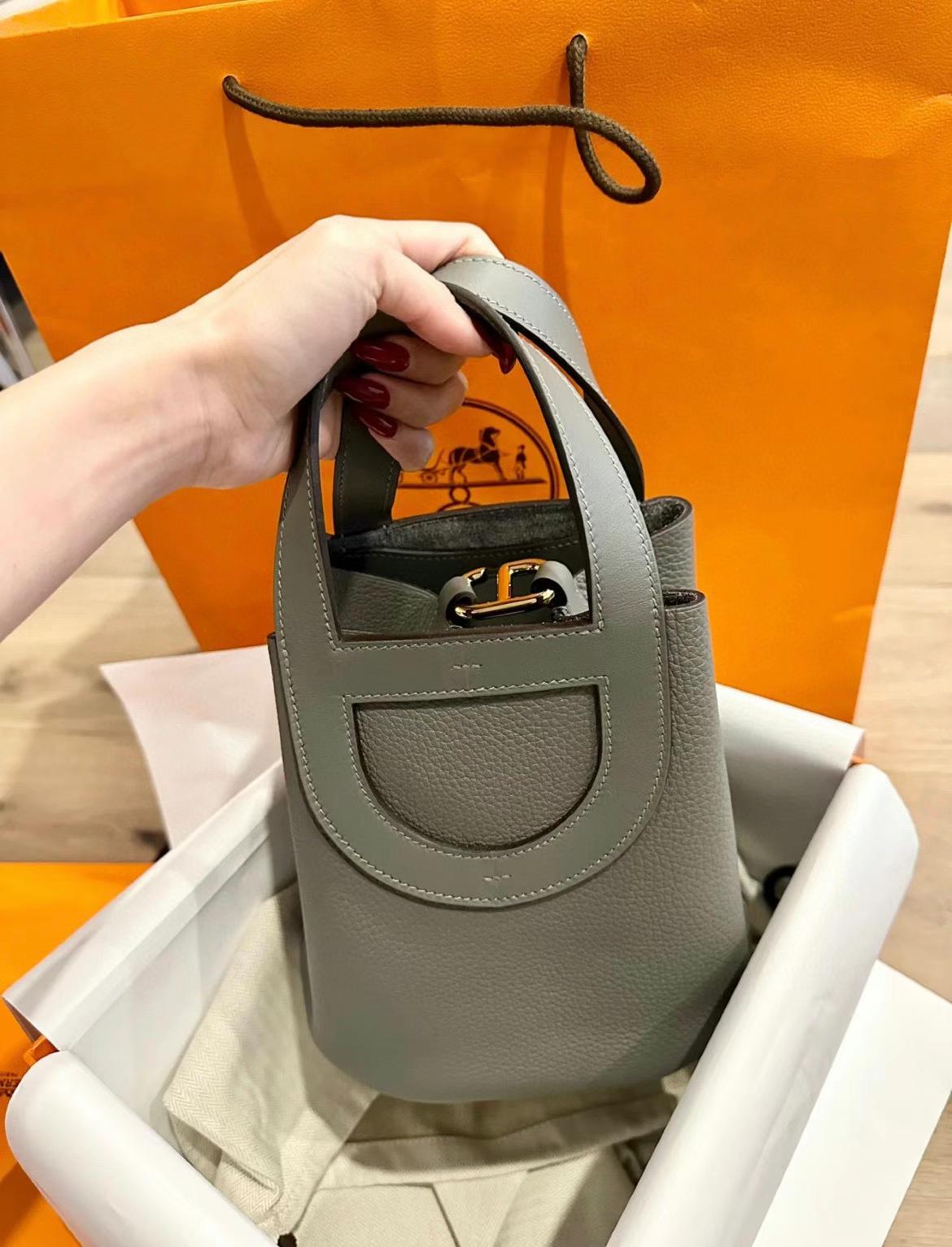 Hermès（爱马仕）新品 New In-the-loop 猪鼻子菜篮子 Togo 锡器灰 金扣 18cm