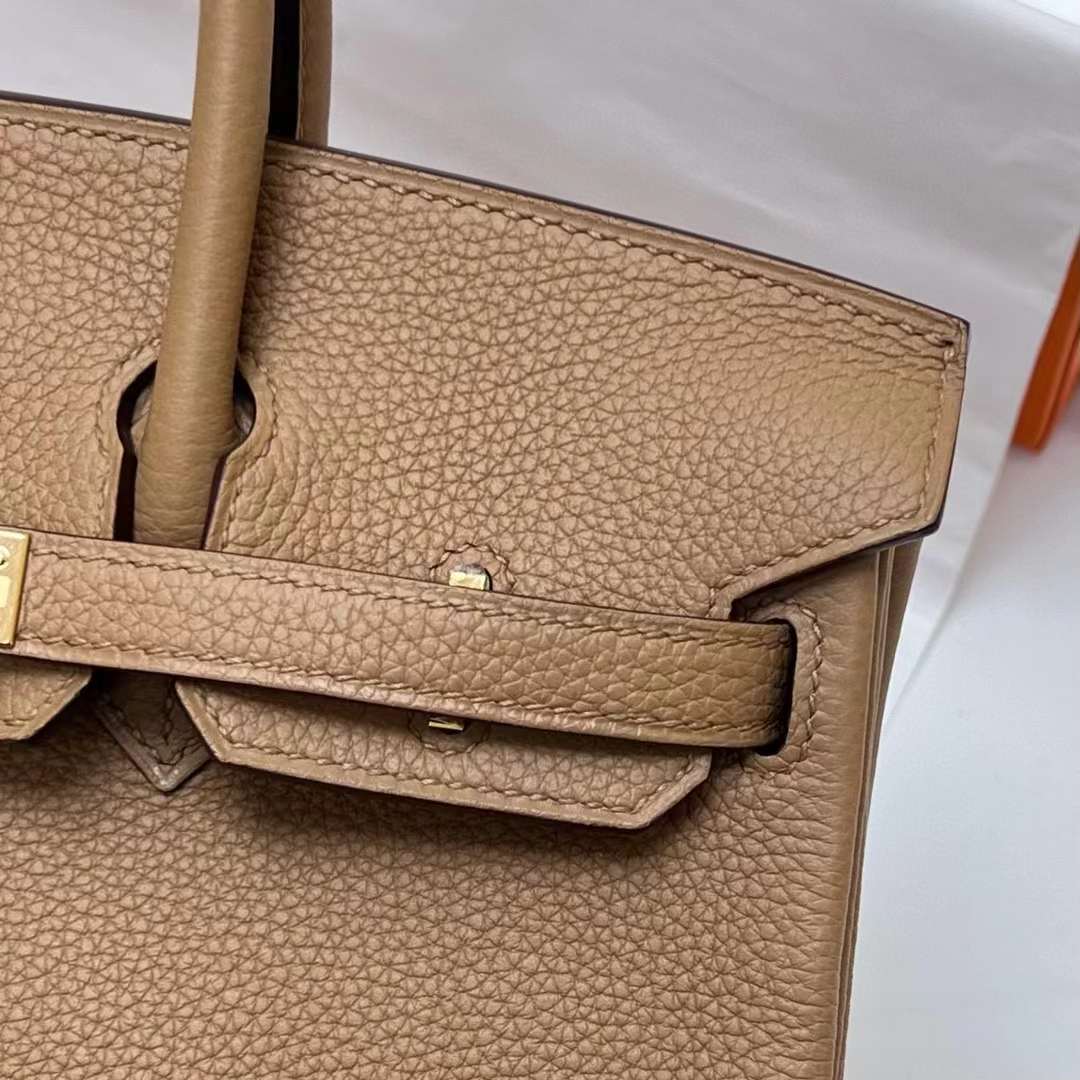 Hermès（爱马仕）Birkin 铂金包 Togo 0M 奶茶色 金扣 25cm 全手工蜡线缝制 Ghw