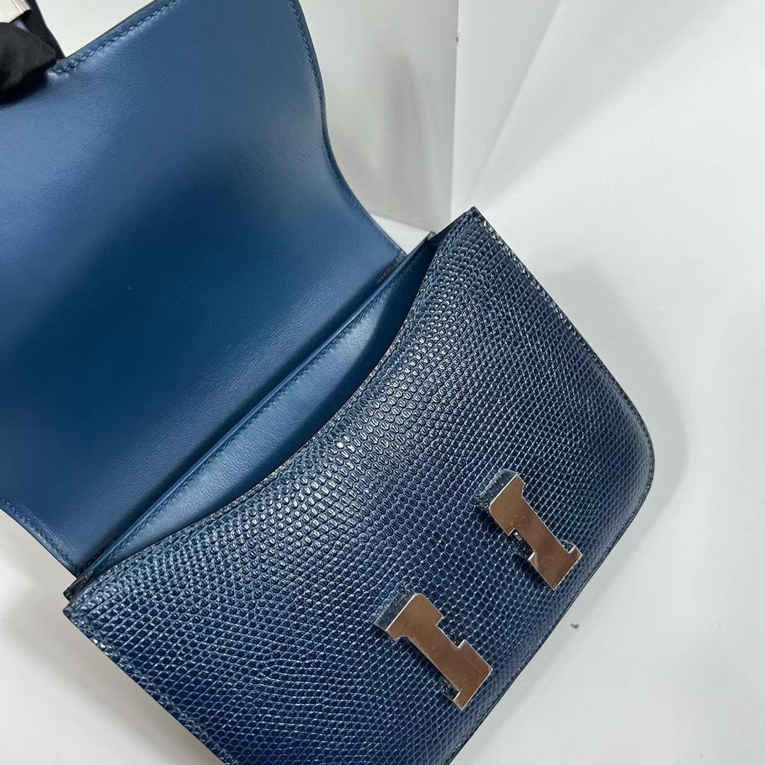 Hermès（爱马仕）Constance 空姐包 Lizard 亮面蜥蜴皮 7L 马耳他蓝 全手工蜡线缝制 银扣 19cm