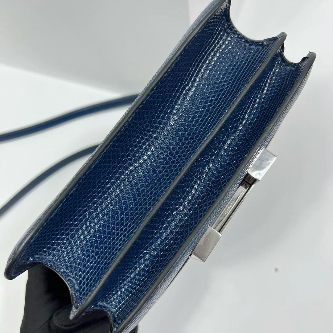 Hermès（爱马仕）Constance 空姐包 Lizard 亮面蜥蜴皮 7L 马耳他蓝 全手工蜡线缝制 银扣 19cm