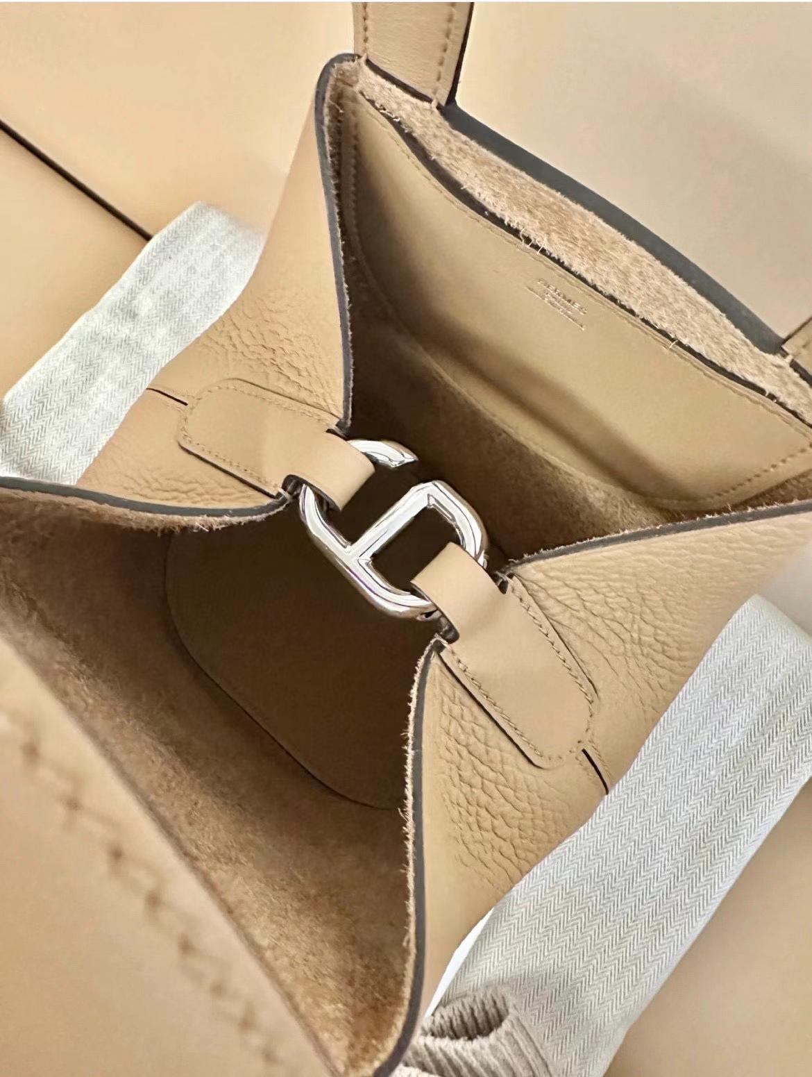 Hermès（爱马仕）新品 New In-the-loop 猪鼻子菜篮子 Togo 0M 奶茶色 银扣 18cm
