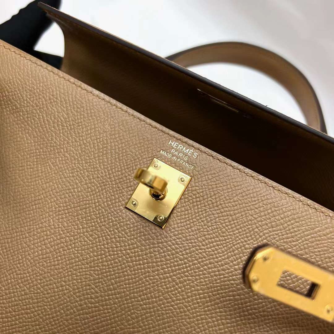 Hermès（爱马仕）Kelly 凯莉包 Epsom 0M 奶茶色 金扣 25cm 全手工蜡线缝制 Ghw