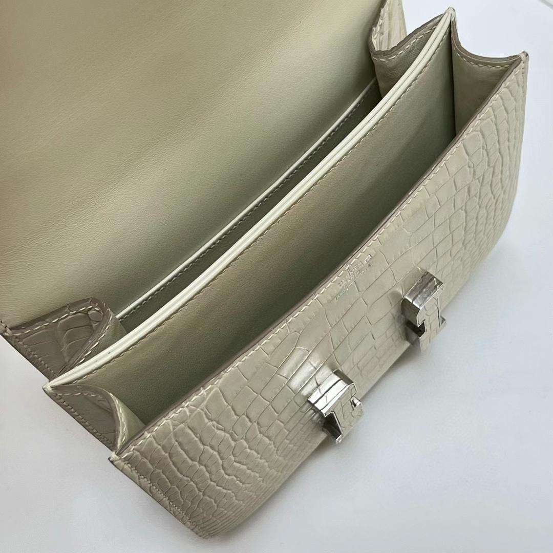 Hermès（爱马仕）Constance 空姐包 雾面美洲鳄鱼 matte alligator crocodile 8L 奶油白 鳄鱼扣 19cm 全手工蜡线缝制