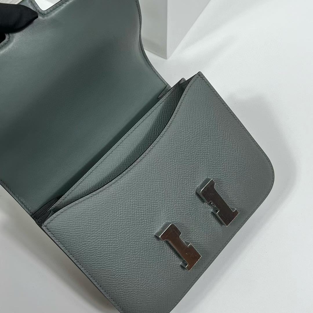 Hermès（爱马仕）Constance 空姐包 Epsom Cc63 杏绿色 全手工蜡线缝制 银扣 PHW 19cm