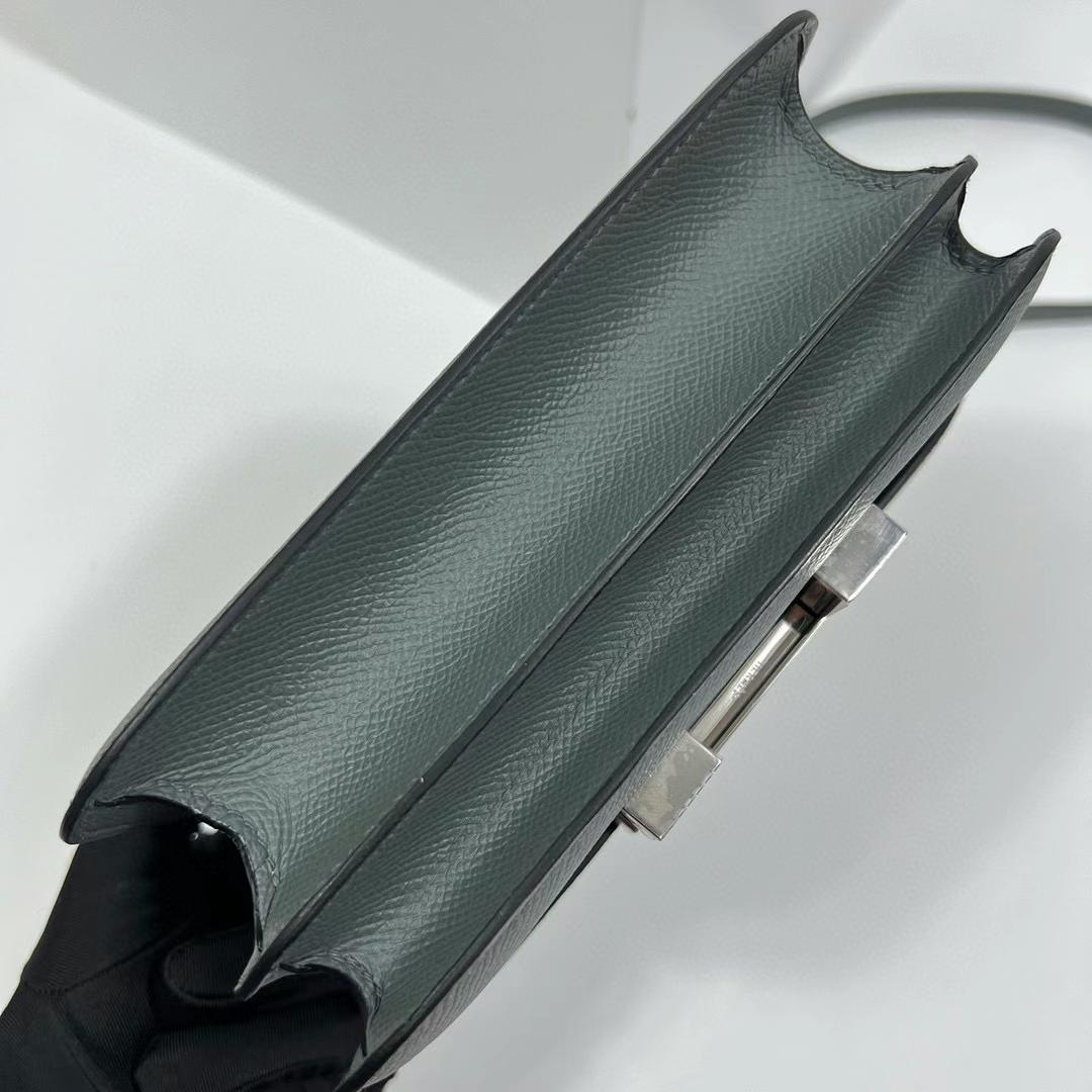 Hermès（爱马仕）Constance 空姐包 Epsom Cc63 杏绿色 全手工蜡线缝制 银扣 PHW 19cm