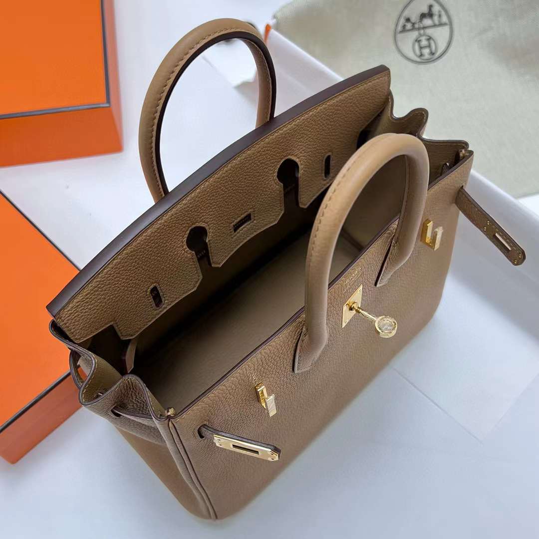 Hermès（爱马仕）Birkin 铂金包 Togo 0M 奶茶色 金扣 25cm 全手工蜡线缝制 Ghw