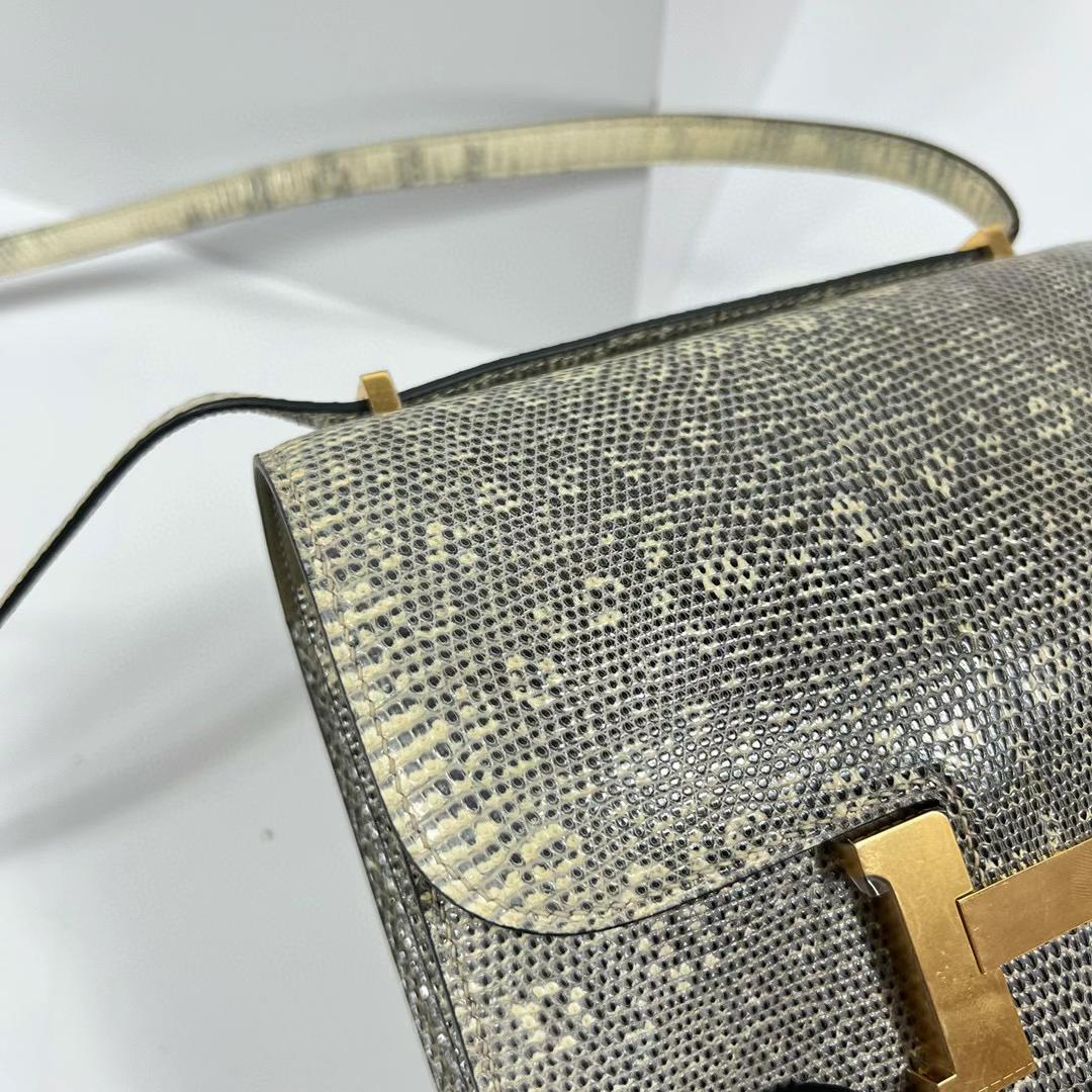 Hermès（爱马仕）Constance 空姐包 Lizard 亮面蜥蜴皮 01 自然色 雪花色 全手工蜡线缝制 金扣 19cm