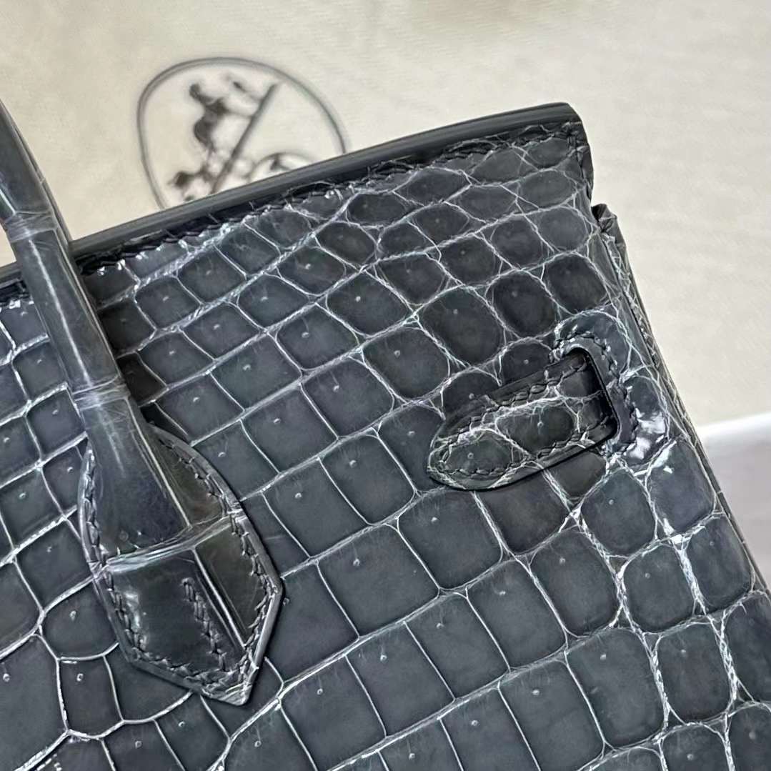 Hermès（爱马仕）Birkin 铂金包 亮面尼罗鳄鱼 Shiny Nilo Crocodile（御用原装进口Hcp鳄鱼皮）8F 锡器灰 金扣 25cm 全手工蜡线缝制 Ghw