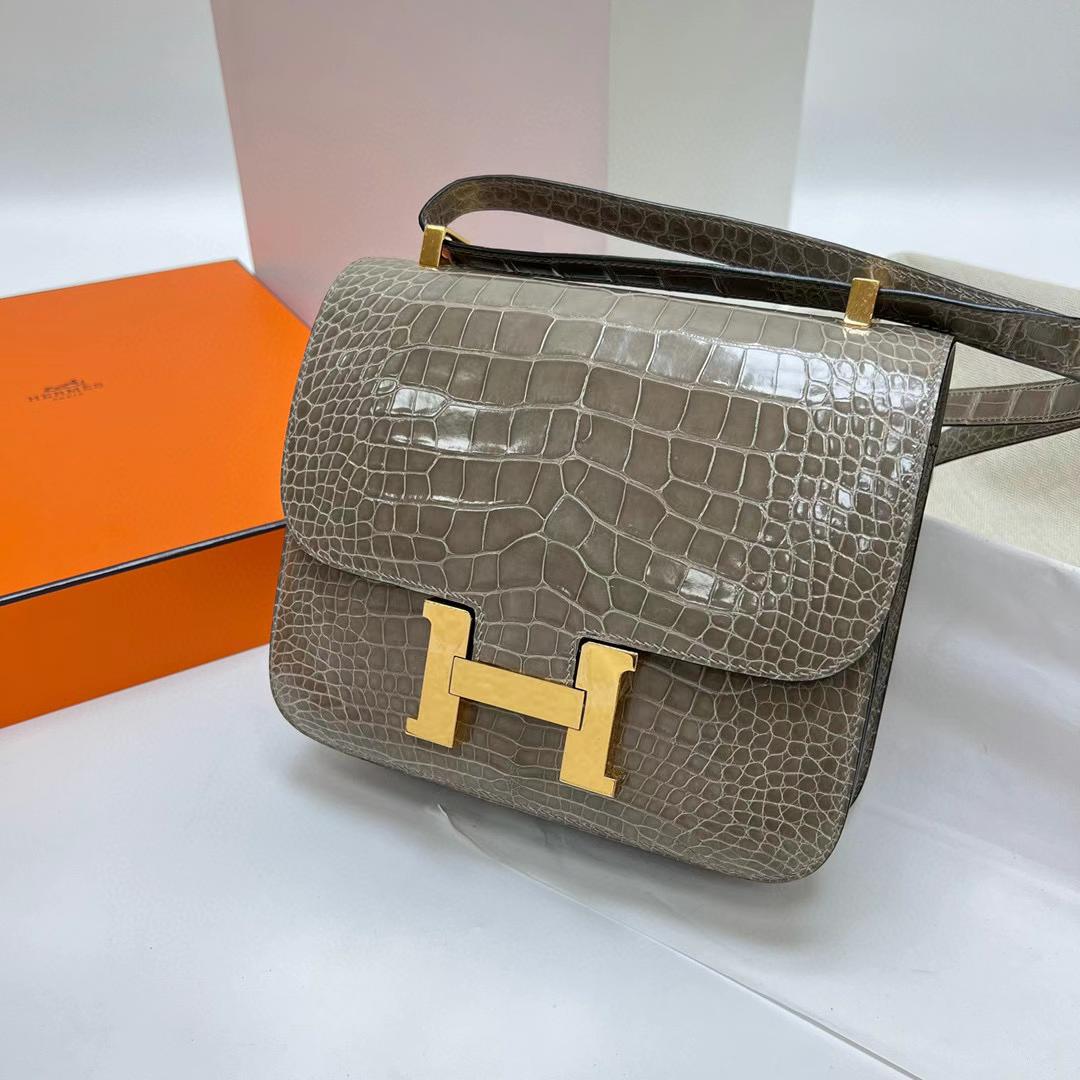 Hermès（爱马仕）Constance 空姐包 亮面美洲鳄鱼 shiny alligator crocodile Ck81 斑鸠灰 金扣 24cm 全手工蜡线缝制 Ghw