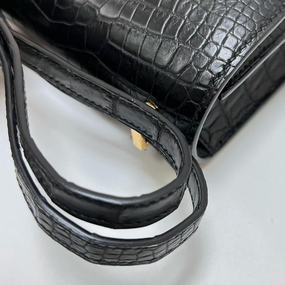 Hermès（爱马仕）Constance 空姐包 雾面美洲鳄鱼 matte alligator crocodile Ck89 黑色 金扣 14cm 全手工蜡线缝制