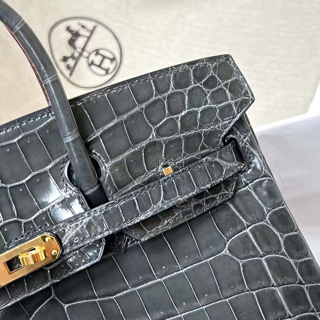 Hermès（爱马仕）Birkin 铂金包 亮面尼罗鳄鱼 Shiny Nilo Crocodile（御用原装进口Hcp鳄鱼皮）8F 锡器灰 金扣 25cm 全手工蜡线缝制 Ghw
