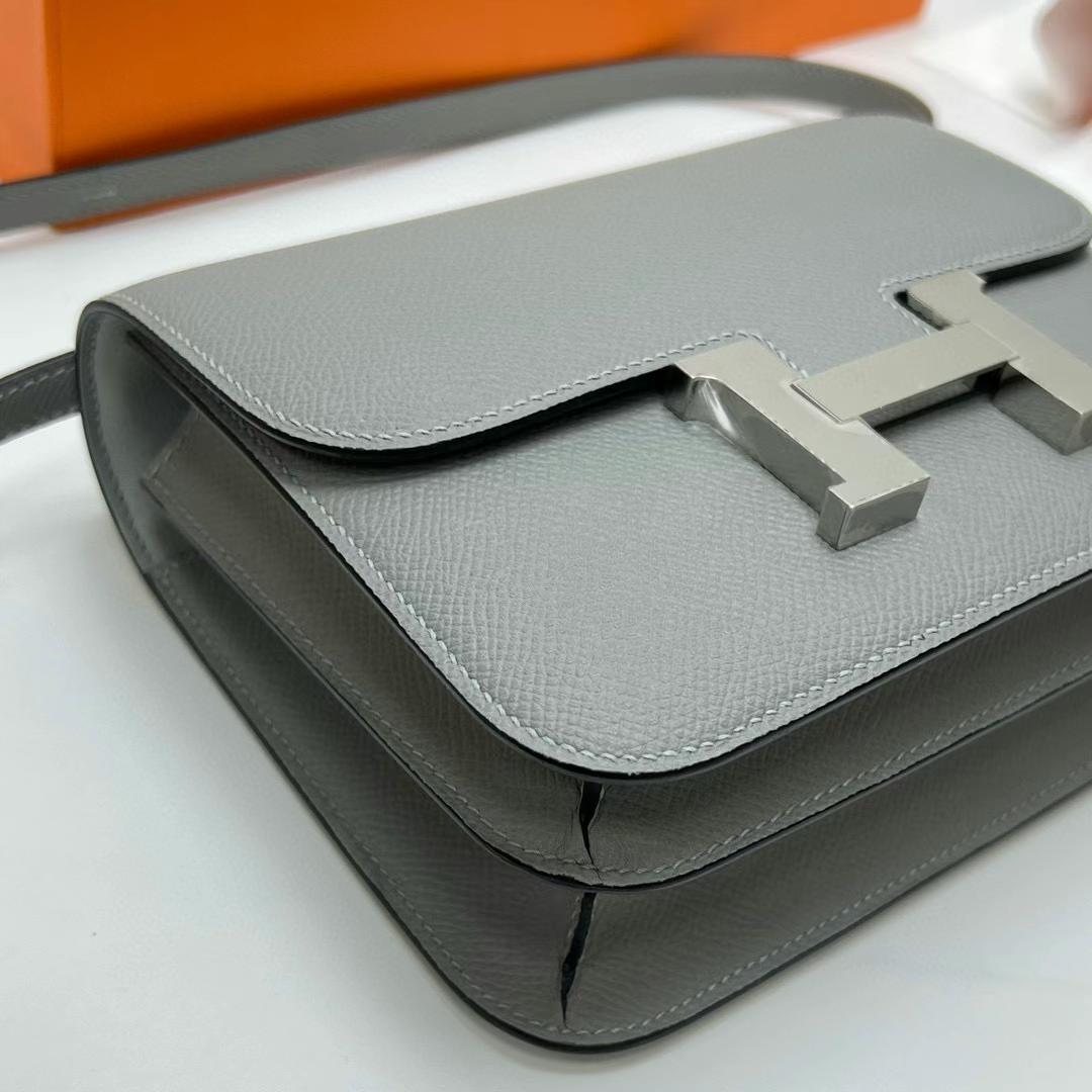 Hermès（爱马仕）Constance 空姐包 Epsom 4Z 海鸥灰 银扣 19cm 全手工蜡线缝制 Phw