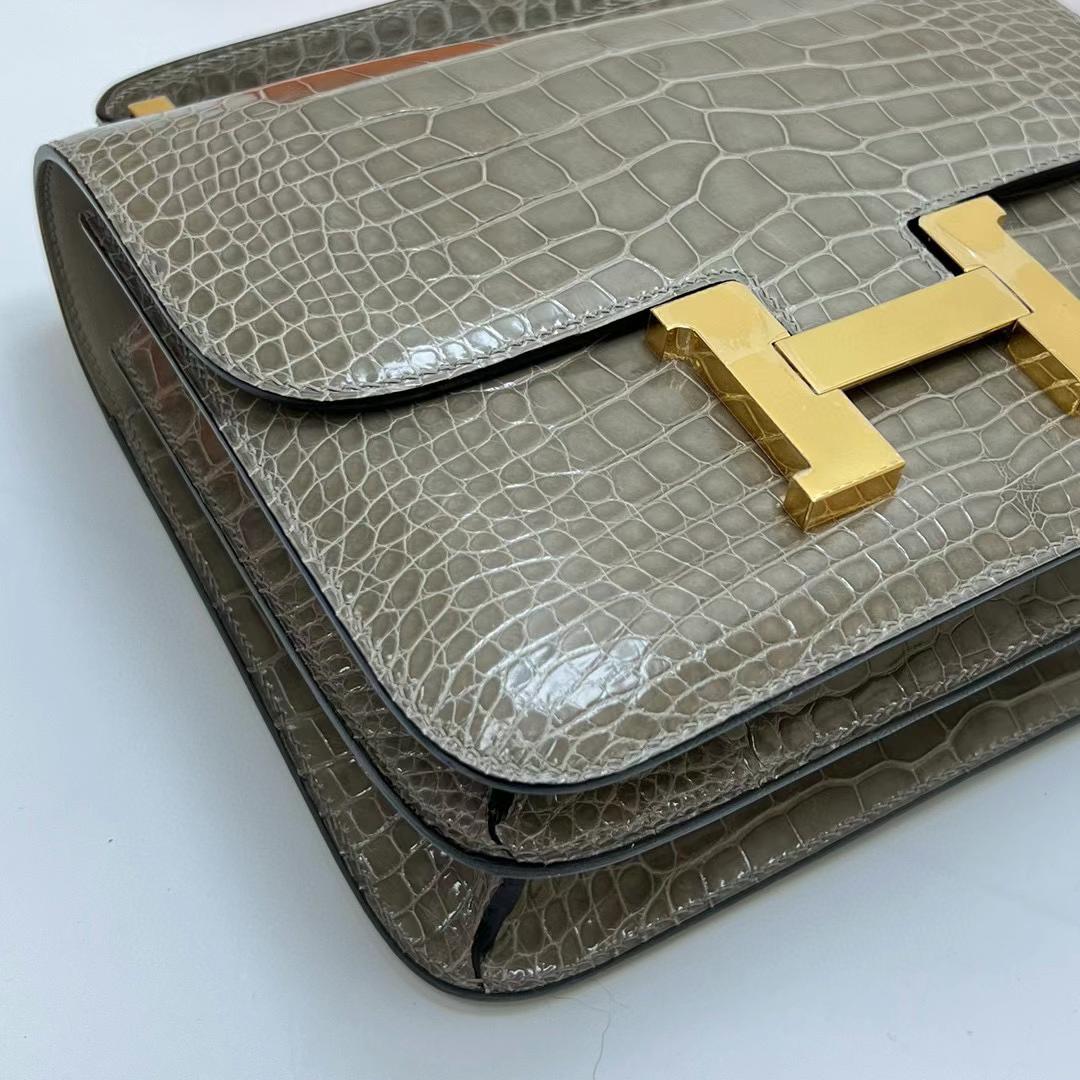 Hermès（爱马仕）Constance 空姐包 亮面美洲鳄鱼 shiny alligator crocodile Ck81 斑鸠灰 金扣 24cm 全手工蜡线缝制 Ghw