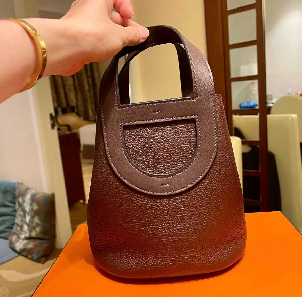 Hermès（爱马仕）新品 New In-the-loop 猪鼻子菜篮子 Togo 0G 马鞍红 金扣 18cm