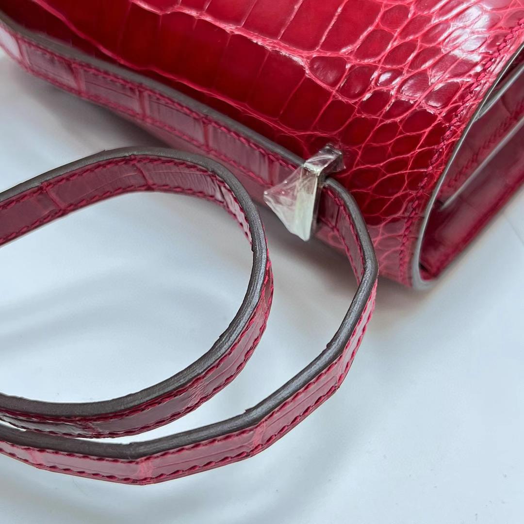 Hermès（爱马仕）Constance 空姐包 亮面美洲鳄鱼 shiny alligator crocodile Ck53 大红色 银扣 24cm 全手工蜡线缝制 Phw