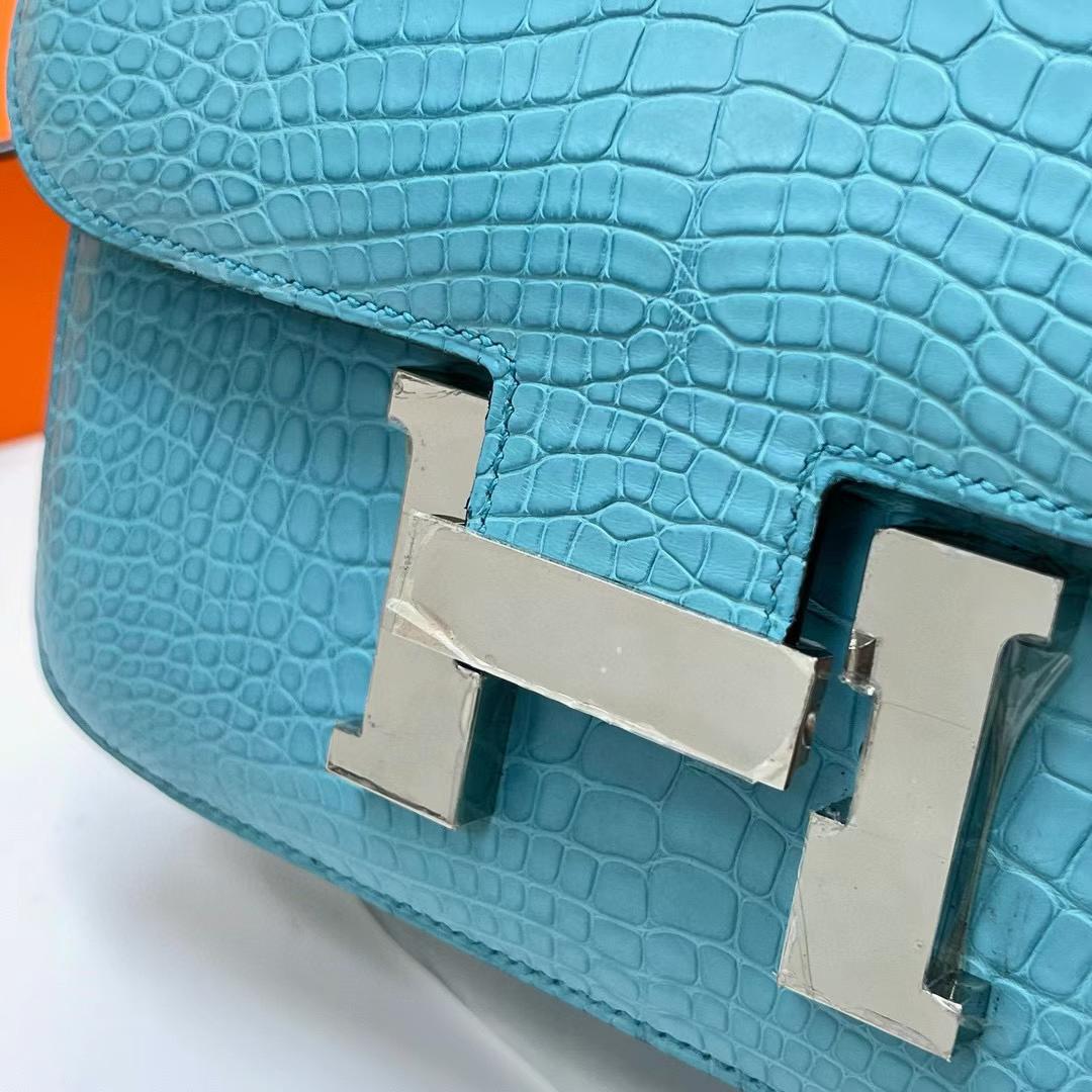 Hermès（爱马仕）Constance 空姐包 雾面美洲鳄鱼 Matte alligator crocodile 3z 圣西利亚蓝 银扣 24cm 全手工蜡线缝制 Phw