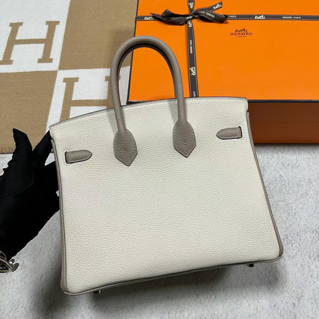 Hermès（爱马仕）Birkin 铂金包 Togo皮 Ck10 奶昔白 拼 Ck81 斑鸠灰 拉丝金扣 25cm 全手工蜡线缝制 Mghw