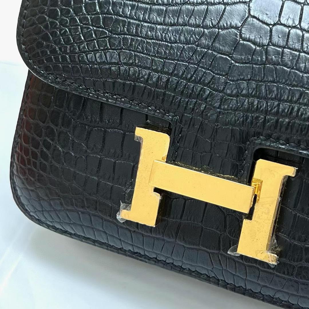 Hermès（爱马仕）Constance 空姐包 雾面美洲鳄鱼 matte alligator crocodile Ck89 黑色 金扣 14cm 全手工蜡线缝制
