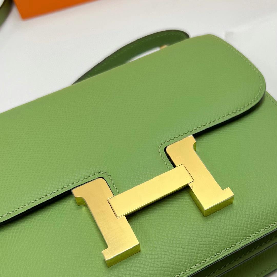 Hermès（爱马仕）Constance 空姐包 Epsom i3 牛油果绿 金扣 19cm 全手工蜡线缝制 Ghw