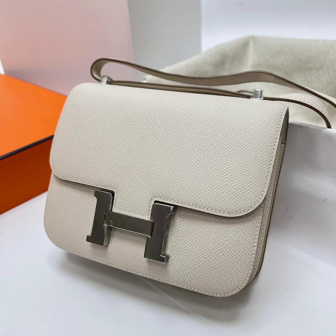 Hermès（爱马仕）Constance 空姐包 Epsom Ck10 奶昔白 银扣 19cm 全手工蜡线缝制 Phw