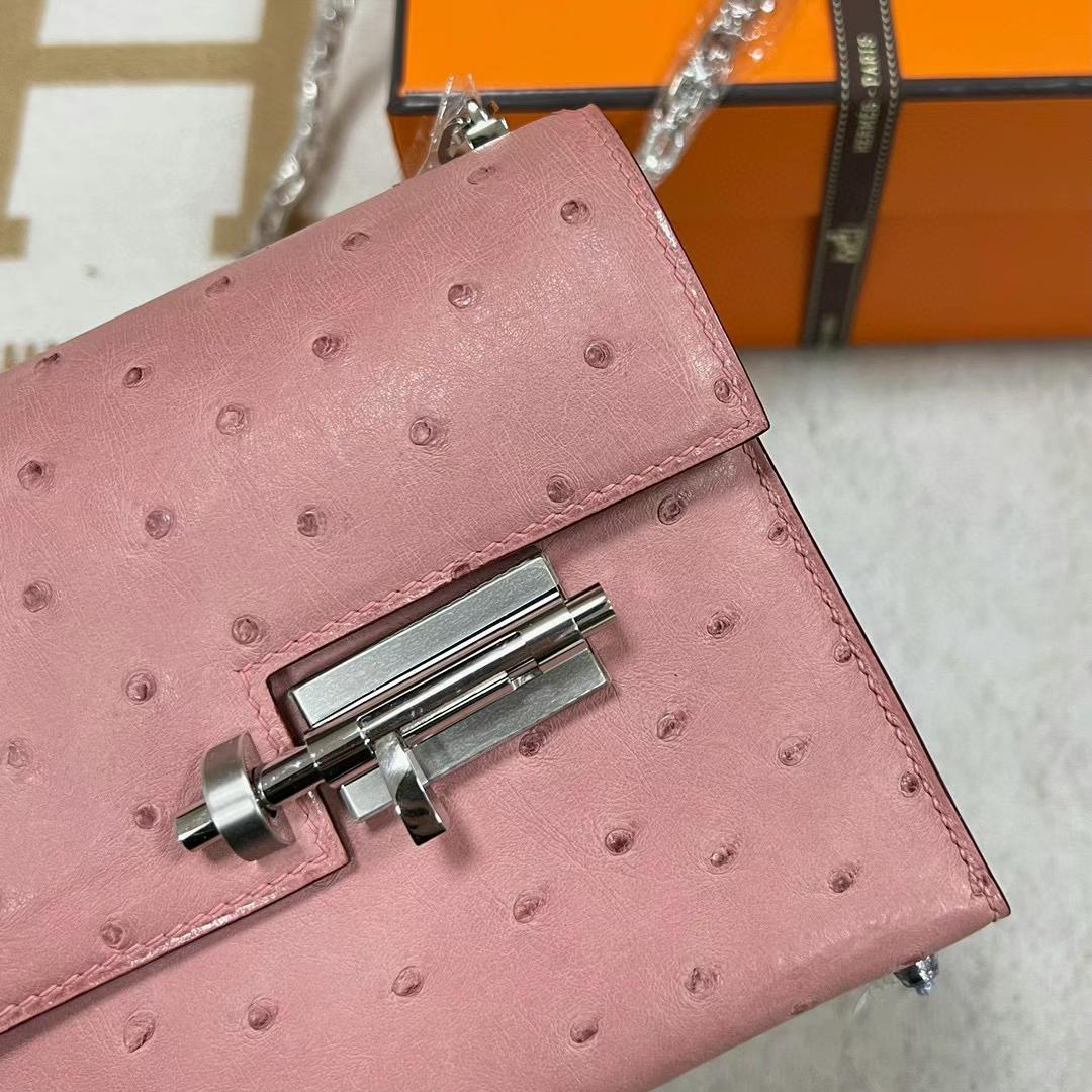 Hermès（爱马仕）Verrou 机枪包 Ostrich 原厂kk进口鸵鸟皮 Cc94 陶瓷粉 银扣 17.5cm 全手工蜡线缝制 Phw