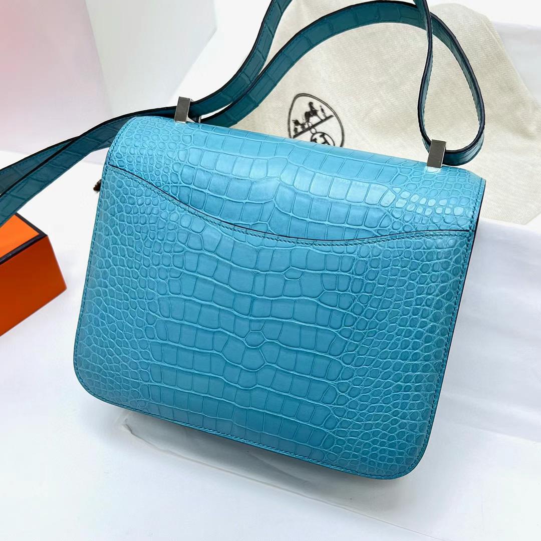 Hermès（爱马仕）Constance 空姐包 雾面美洲鳄鱼 Matte alligator crocodile 3z 圣西利亚蓝 银扣 24cm 全手工蜡线缝制 Phw