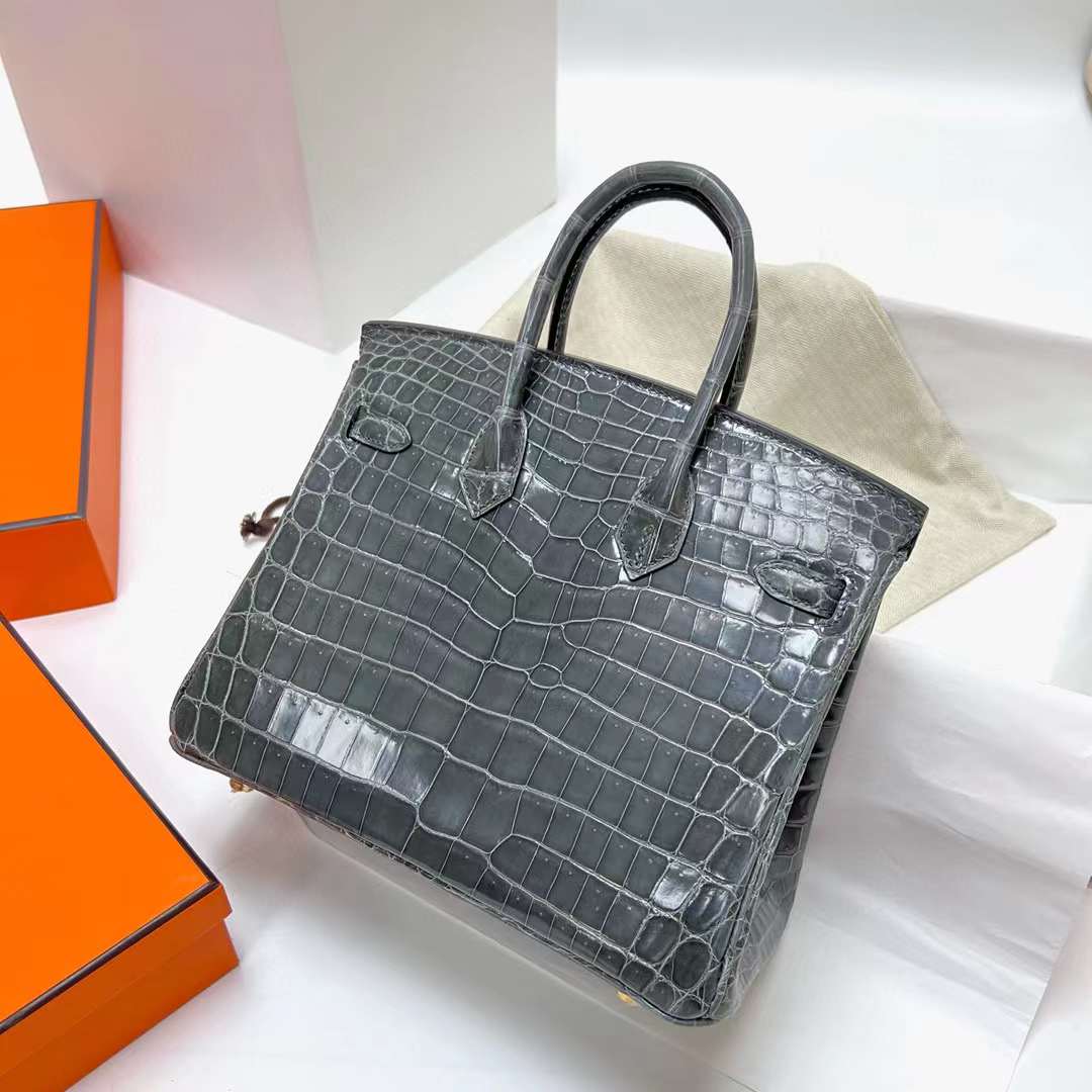 Hermès（爱马仕）Birkin 铂金包 亮面尼罗鳄鱼 Shiny Nilo Crocodile（御用原装进口Hcp鳄鱼皮）8F 锡器灰 金扣 25cm 全手工蜡线缝制 Ghw
